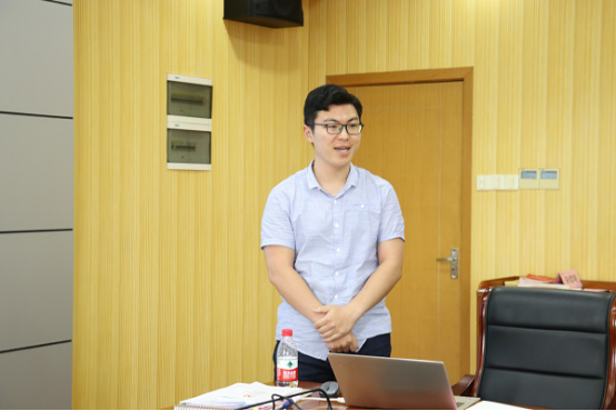 新葡萄官网AMG春季学期基层党建工作研讨会暨第四次党支部书记例会召开647.png